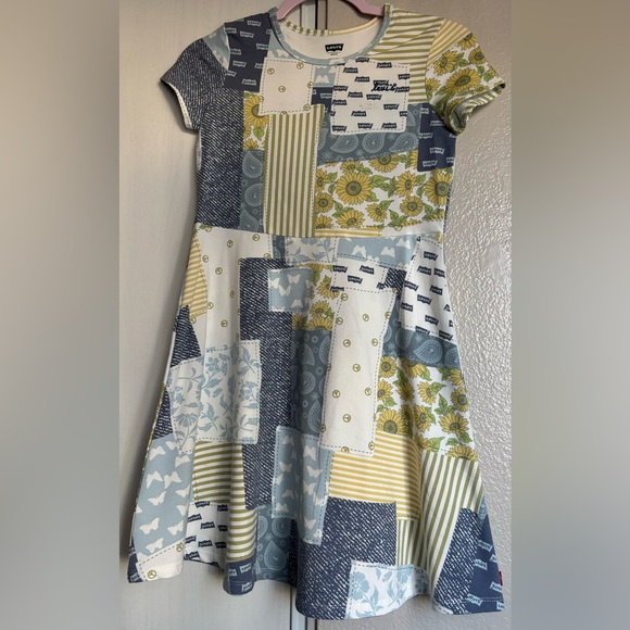 Dresses - Picture 2 of 5